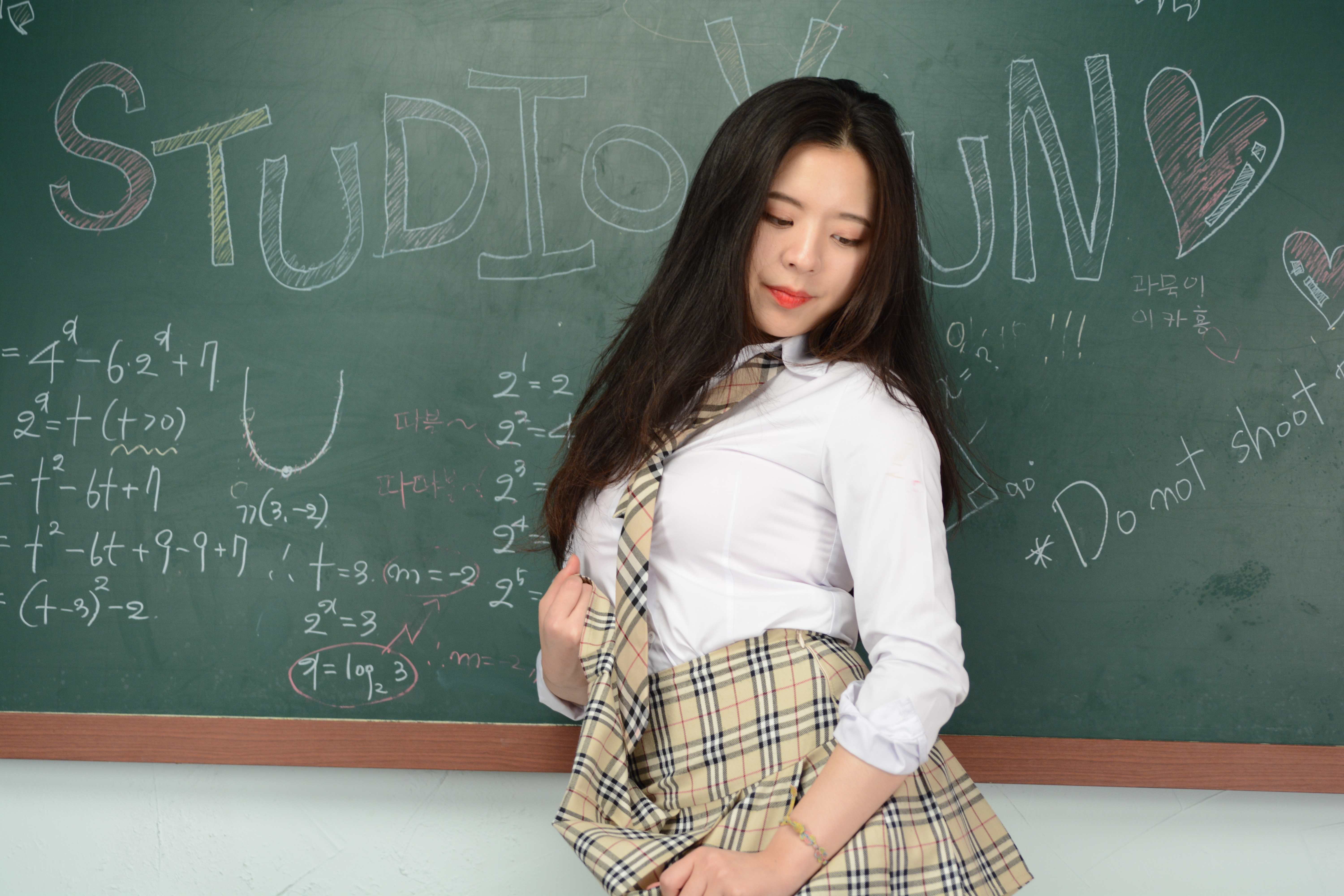 미분류 / 연스튜디오 모델W_칠판녀_(1046p)